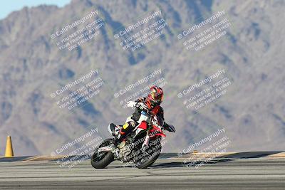 media/Dec-01-2025-Moto Forza (Mon) [[2daa91e15f]]/3-Beginner Group/Session 4 Turn 9/